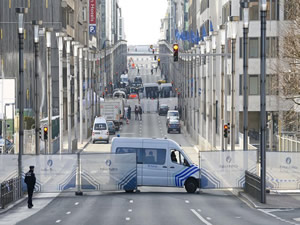 The avenue in front of the blast-hit Maalbeek railway station is blocked by police for investigation in Brussels, capital of Belgium. Source: Xinhua/Ye Pingfan