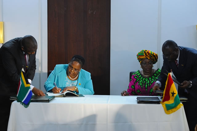 Transport Minister Dipuo Peters and her Ghanaian counterpart Dzifa Attivor signing the Bilateral Service Agreement between SA and Ghana. Source: GCIS