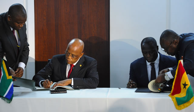 Energy Minister Ben Martins and his Ghanaian counterpart Emannuel Armah Kofi Buah signing a MoU between the SA and Ghana. Source: GCIS