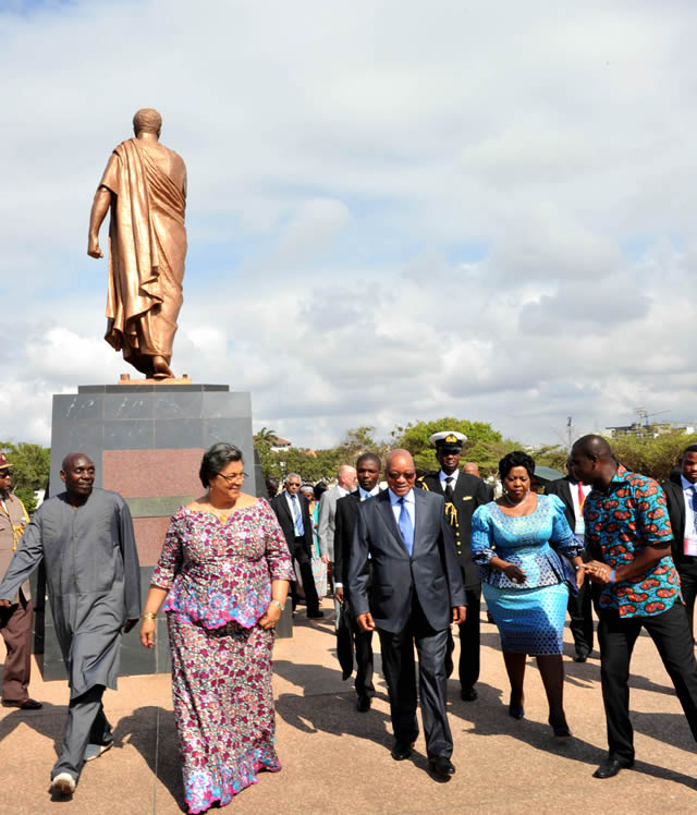 President Zuma and the SA delegation at a tour of Kwame Nkrumah Memorial Park. Source: GCIS