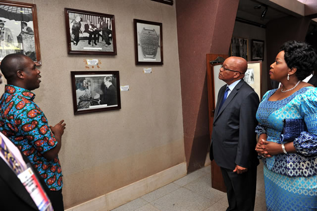 President Zuma during a tour of Kwame Nkrumah Mausoleum Museum. Source: GCIS