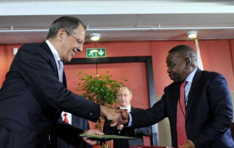 Higher Education and Training Minister Blade Nzimande and Russian Foreign Minister Sergei Lavron sign a MoU on mutual recognition of educational qualification and academic degrees at the Durban ICC. Source: GCIS