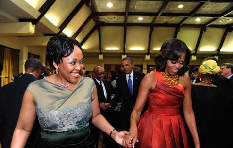 Mrs Thobeka Zuma and US First Lady Michelle Obama at the dinner hosted in honour of Obama's visit. Source: GCIS