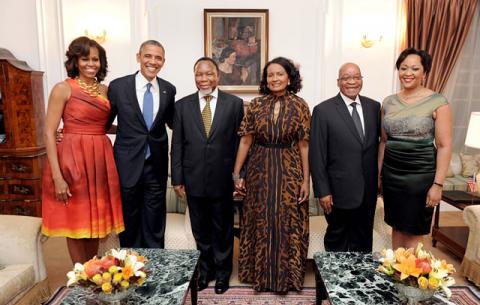 Michelle and President Obama, Deputy President Kgalema Motlanthe, Ms Gugu Mtshali, President Jacob Zuma and Mrs Tobeka Zuma at the official dinner in honour of Obama’s visit. Source: GCIS