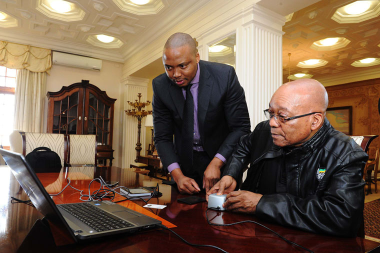 Home Affairs Deputy Director-General of Information Services, Sello Mmakau and President Jacob Zuma as he applies for a smart ID at Mahlamba Ndlopfu. Source: GCIS