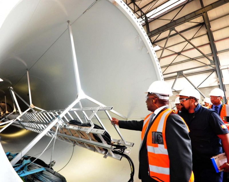 President Ramaphosa, with dti Minister Rob Davies, on a guided tour of the GRI Towers factory that forms part of the Special Economic Zone in Atlantis.