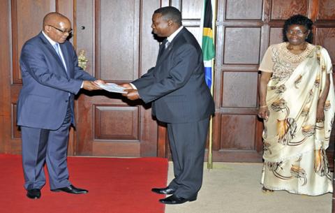 President Jacob Zuma receive Letters of Credence from Ambassador of Burundi, Isaie Ntirizoshira accompanied by his spouse. Source: DIRCO
