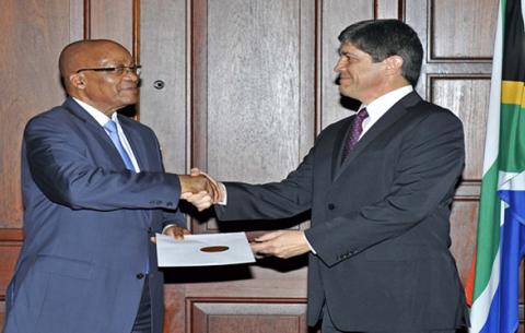 President Jacob Zuma receive Letters of Credence from Ambassador of Cuba, Carlos Fernandez De Cossio. Source: DIRCO