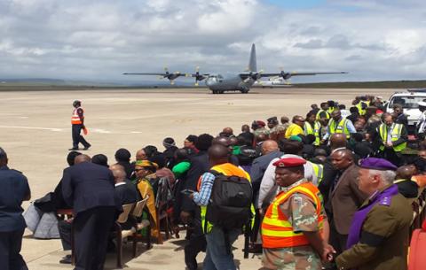 Family and dignitaries waiting to welcome Madiba’s body at the Mthatha Airport. SAnews