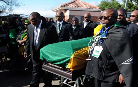 ANC Leadership led by Deputy President Cyril Ramaphosa, National Chairperson Baleka Mbete, Secretary General Gwede Mantashe and Treasurer General Dr Zweli Mkhize were pallbearers as they took over from the Army. ANC Chaplain Reverend Mehana and Archbishop Mokgoba lead the procession. GCIS