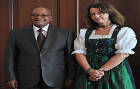 President Zuma and Ambassador-designate Mairin Josefina of the Merida, Bolivarian Republic of Venezuela at the letters of credence/commission and letters of recall of predecessors from Heads of Mission ceremony at the Sefako Makgatho Presidential Guest House. Source: GCIS