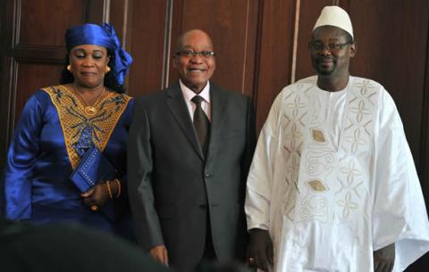 President Zuma receives letters of credence from Dr Momar Diop and spouse Seynabou Loum of the Republic of Senegal. Source: GCIS