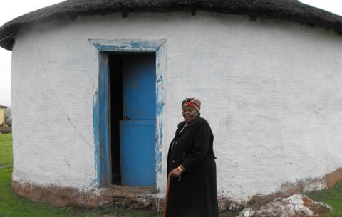 Mandela’s close family member, Nozolile Mtirara, in front of the hut used by former President Nelson Mandela during his teenage years in Mqekezweni Village, Eastern Cape. Source: SAnews