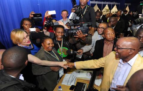 President Zuma greets DA Leader Helen Zille at the IEC Results Operations Centre. Source: GCIS