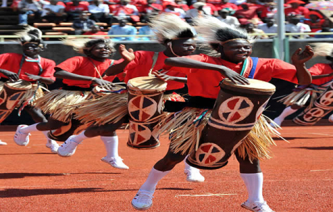 Traditional dancers entertain thousands of guests who packed the Kasarani sports complex for the inauguration of Kenya's fourth President Mr Uhuru Kenyatta. Source: GCIS
