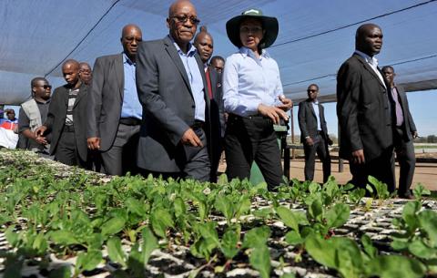 President Zuma with Agriculture Minister Tina Joemat-Pettersson inspect the nursery at the Muyexe Macena Gardens. Source: GCIS