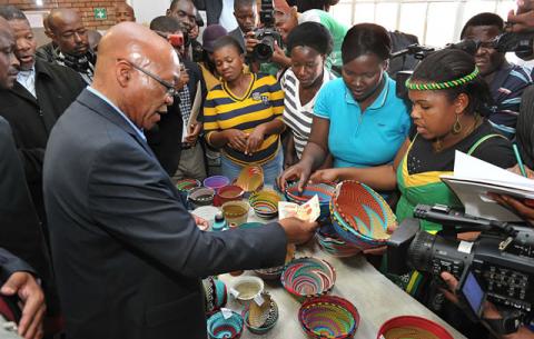 President Zuma buys weaved dishes from the local youth of Muyexe who benefit from youth development programmes in the area. Source: GCIS