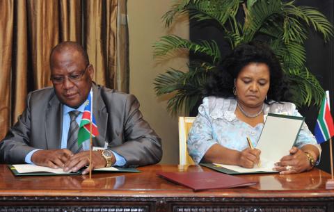 Minister of Water and Environmental Affairs Edna Molewa during a signing of a MoU between South Africa and Namibia on co-operation in Mateorology. Source: GCIS