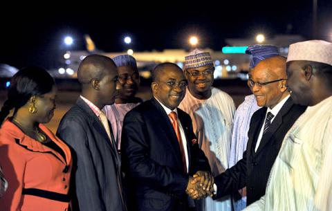 President Zuma greets officials at Nnamdi Azikiwe International Airport in Abuja. Source: GCIS