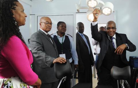 Dr Nonhlanhla Dlamini from Child and Youth School Health; President Jacob Zuma; Health Post Manager for ward based primary health care, Sophy Lerumo and Minister of Health Dr Aaron Motsoaledi during a walkabout in ISHP Mobiles. Source: GCIS