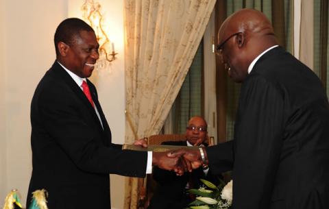 Arts Minister Paul Mashatile and Senegalese Tourism and Culture Minister Aziz Mbaye after signing an agreement during the State visit to Dakar. Source: GCIS