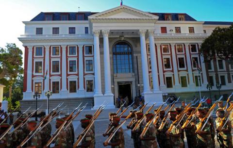 South African National Defence Force rehearsing outside Parliament ahead of the State of the Nation Address by President Jacob Zuma. Source: GCIS