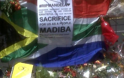 Tributes for Madiba in Cape Town.