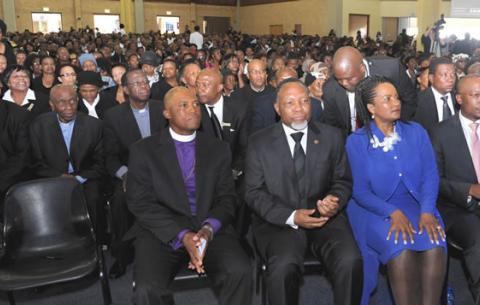 Pastor Musa Sono with Deputy President Kgalema Motlanthe, his partner Gugu Mtshali and Mayor Parks Tau attending a church service at Grace Bible Church. Source: GCIS