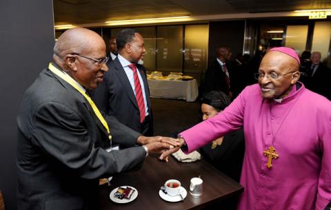 Struggle stalwart Andrew Mlangeni, Deputy President Kgalema Motlanthe and Archbishop Desmond Tutu. Source: GCIS