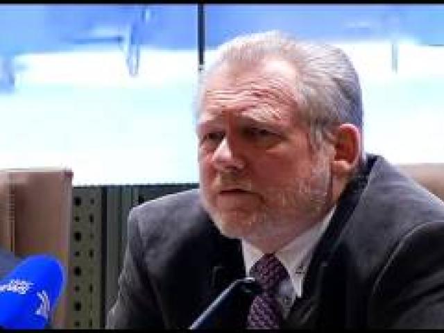  Minister Rob Davies briefs media on new poultry import tariffs 