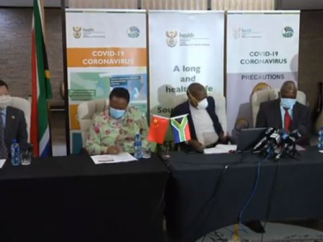 Ministers receive medical equipment from China