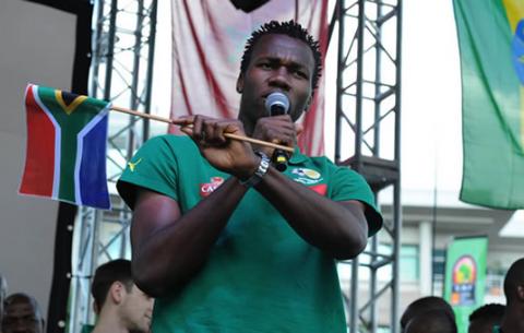 Bafana captain Bongani Khumalo addresses crowds during a Trophy Tour ahead of the 2013 Afcon tournament. Source: GCIS 