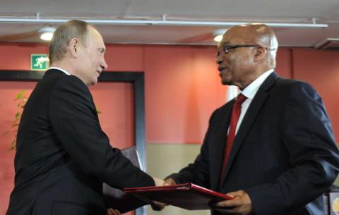 President Jacob Zuma with Russian President Vladimir Putin sign declaration of the strategic partnership between SA and Russia. Source: GCIS