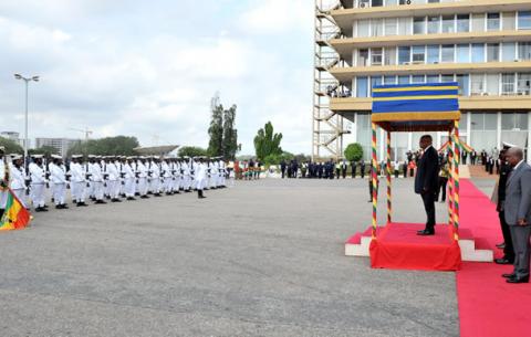 President Zuma with Ghanaian President Dramani Mahama at the Accra International Airport. Source: GCIS