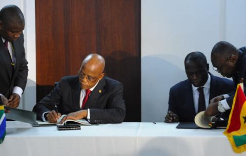 Energy Minister Ben Martins and his Ghanaian counterpart Emannuel Armah Kofi Buah signing a MoU between the SA and Ghana. Source: GCIS