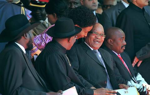 President Zuma and Nigerian President Goodluck Jonathan share a light moment with International Relations Minister Maite Nkoana-Mashabane before the start of the inauguration ceremony of Kenya's fourth President Uhuru Kenyatta. Source: GCIS