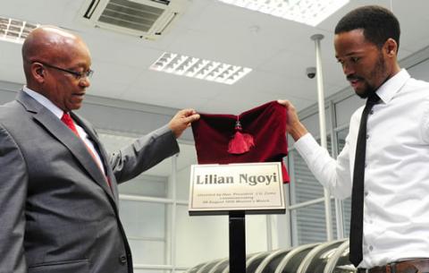 President Jacob Zuma and Nqaba Ngoyi representing family of Lillian Ngoyi. Source: GCIS