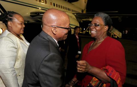 President Zuma and his wife Nompumelelo Zuma are welcomed by Namibian Foreign Affairs Minister Netumbo Nandi-Ndaitwah at Hosea Kutako International Airport. Source: GCIS