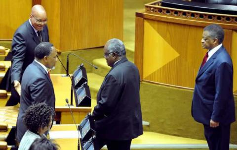 Namibian President Hifikepunye Pohamba with Deputy President Kgalema Motlanthe and Speaker of Parliament Max Sisulu. Source: GCIS