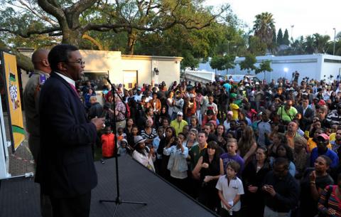 Reverend Mpumlwana holds a short prayer for hundreds of mourners from around the country outside Mandela's house in Houghton. Source: GCIS