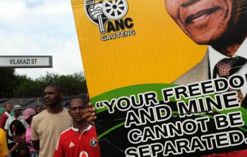 People gather at Madiba's old house in Vilakazi Street, Soweto. Source: GCIS