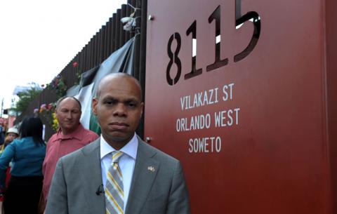 US Ambassador to South Africa Patrick Gaspard visited the Nelson Mandela House in Soweto, Vilakazi Street. Source; GCIS