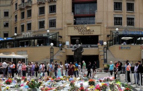 Tributes for Mandela at Nelson Mandela Square in Johannesburg. Source: GCIS
