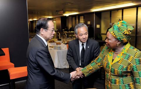 AU Commission Chairperson Dr Nkosazana Dlamini Zuma (r) greets delegates at Madiba's memorial. Source: GCIS