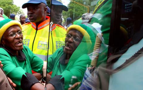 Members of the public boarding a bus to go see Madiba's remains at the Union Buildings. Source: GCIS