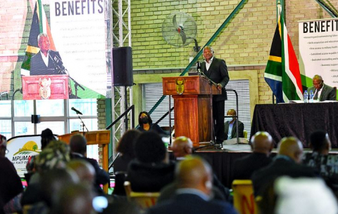 Deputy President David Mabuza engages with military veterans in Mpumalanga.