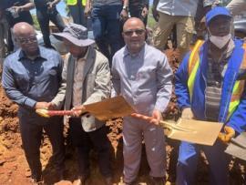 Minister Mchunu at the Dinokana project site.