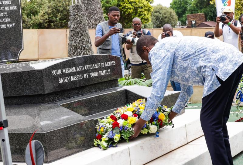 Deputy President Mashatile lays a wreath at OR Tambo grave