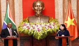 DP Ramaphosa holds bilateral talks with Mrs Dang Ngoc Thinh, the Vice President of Vietnam at the Presidential Palace in Hanoi. GCIS