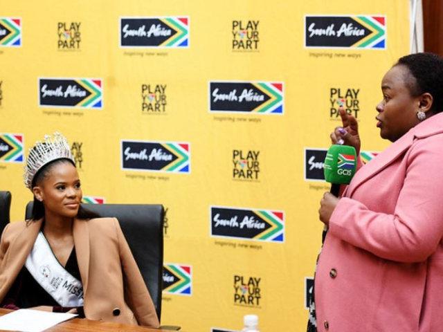 Deputy Minister In The presidency welcomes Miss SA at the Union Buildings 